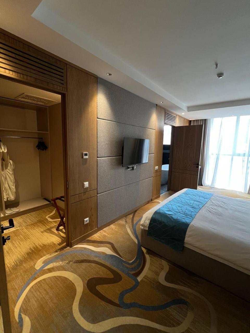 Sofia International Hotel ビシュケク エクステリア 写真