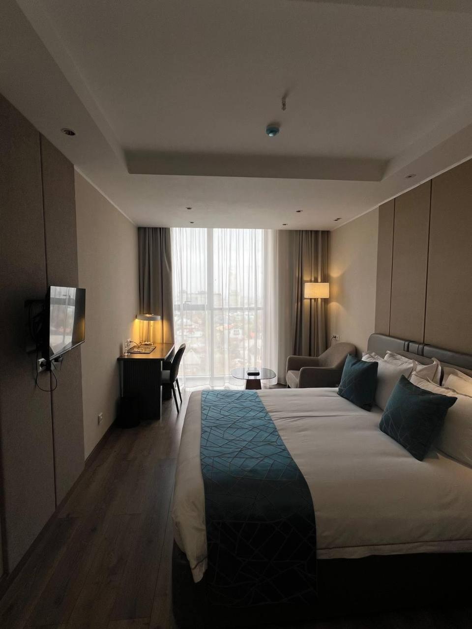 Sofia International Hotel ビシュケク エクステリア 写真