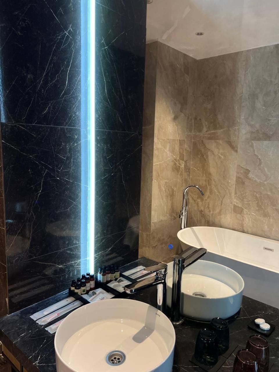 Sofia International Hotel ビシュケク エクステリア 写真